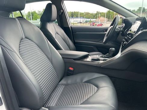 Used 2022 Toyota Camry SE w/ Cold Weather Package FWD image 24