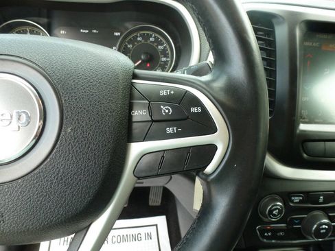 Used 2014 Jeep Cherokee Trailhawk AWD/4WD image 23