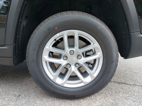 New 2025 Jeep Grand Cherokee L Laredo w/ Luxury Tech Group I image 36