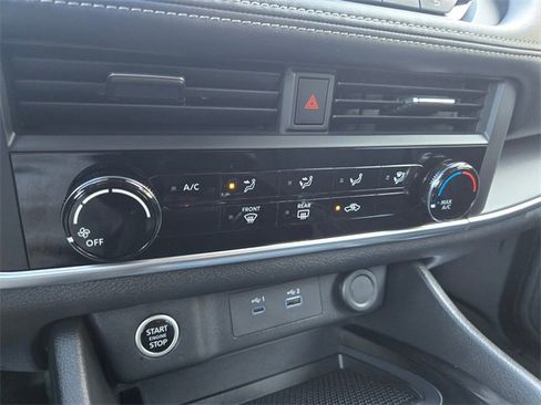 Used 2023 Nissan Rogue S image 28