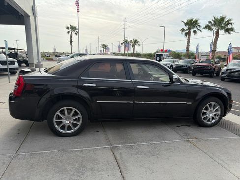 Used 2010 Chrysler 300 Touring AWD/4WD image 6