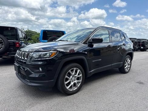 Used 2024 Jeep Compass Latitude AWD/4WD image 7