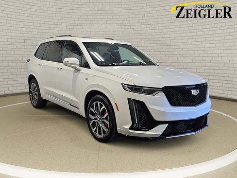 Used 2023 Cadillac XT6 Sport w/ Platinum Package AWD/4WD image 3