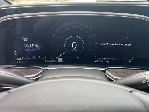 Used 2022 Cadillac Escalade Premium Luxury AWD/4WD image 22