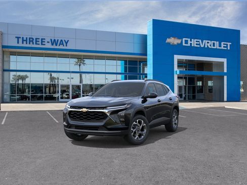 New 2026 Chevrolet Trax LT w/ Driver Confidence Package FWD image 8