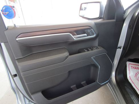Used 2025 GMC Sierra 1500 SLT AWD/4WD image 24