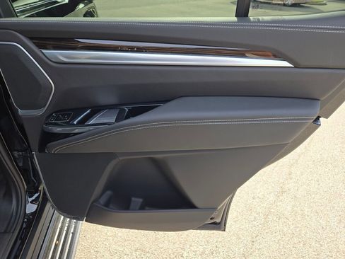 New 2026 Cadillac Escalade Luxury image 9