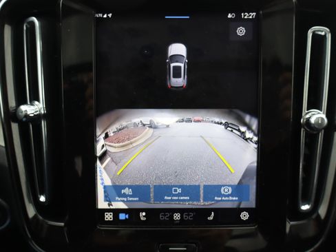 Used 2025 Volvo XC40 B5 Core image 26