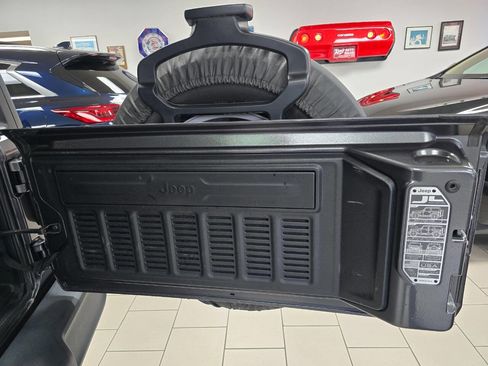 Used 2022 Jeep Wrangler Unlimited Sport image 37