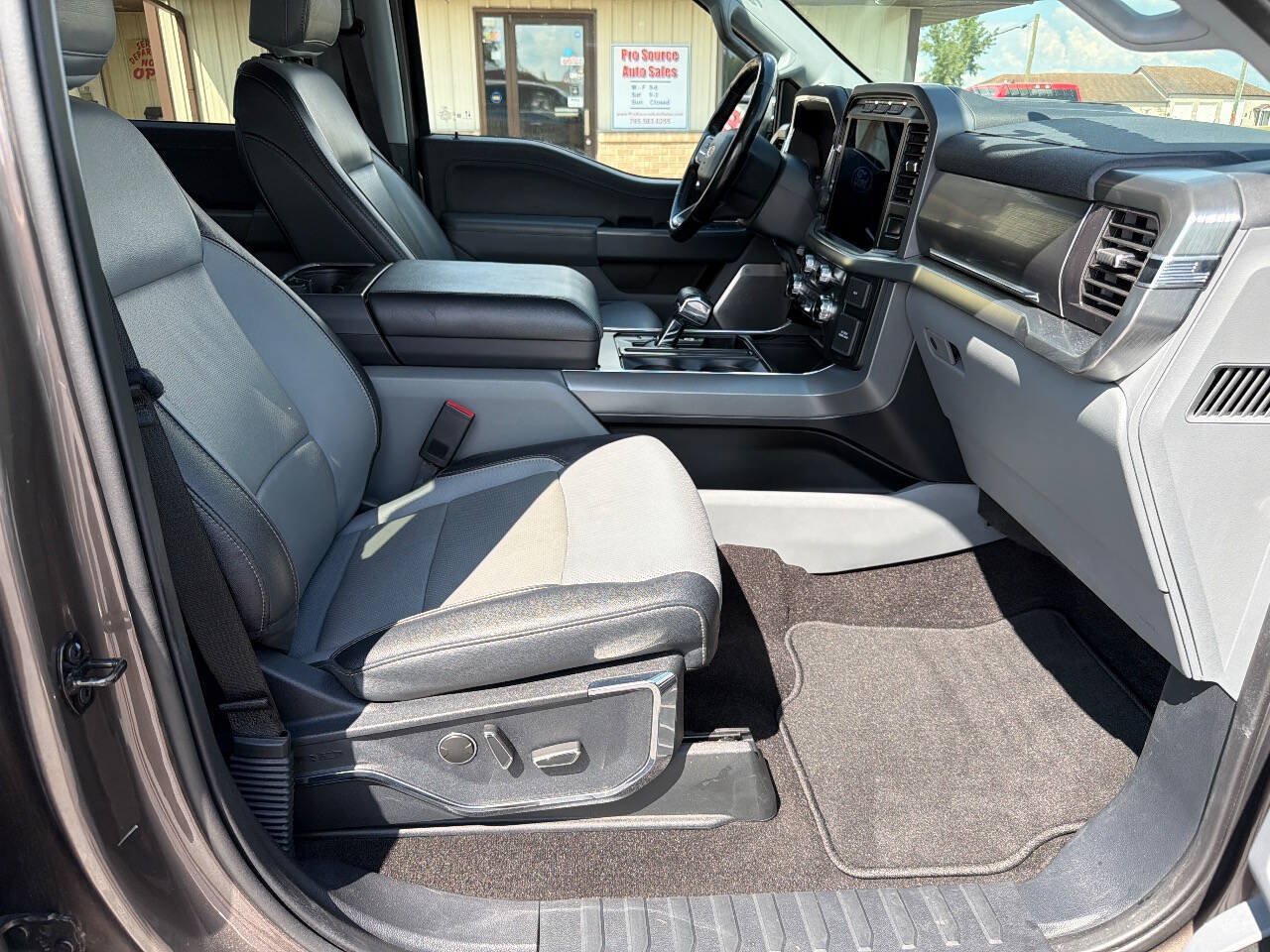 Used 2022 Ford F150 Lariat w/ Equipment Group 502A High AWD/4WD image 16
