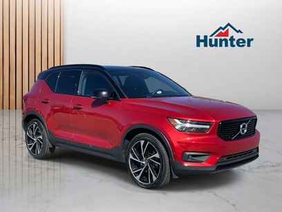 Used 2022 Volvo XC40 T4 R-Design w/ Advanced Package