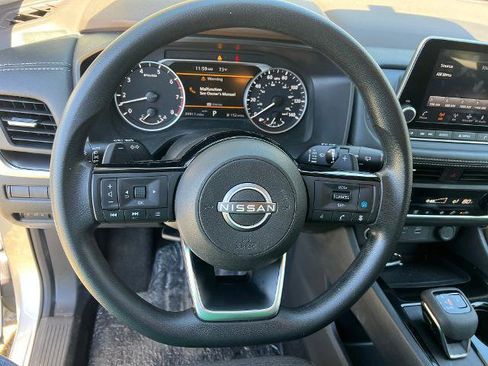 Used 2023 Nissan Rogue SV image 12