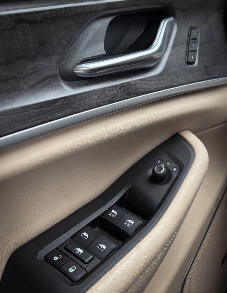 Used 2022 Jeep Grand Cherokee L Limited AWD/4WD image 8