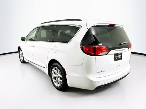 Used 2017 Chrysler Pacifica Touring-L w/ Tire & Wheel Group image 5