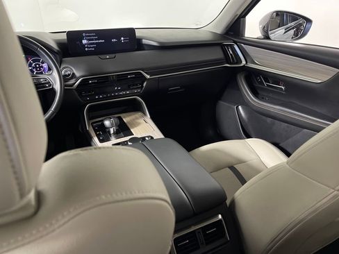 Used 2024 MAZDA CX-90 Plug-In Hybrid w/ Premium Pkg image 17