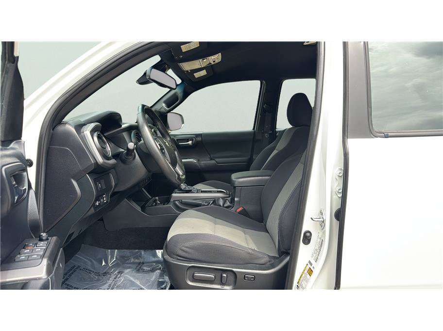 Used 2021 Toyota Tacoma TRD Sport w/ Technology Package RWD image 10