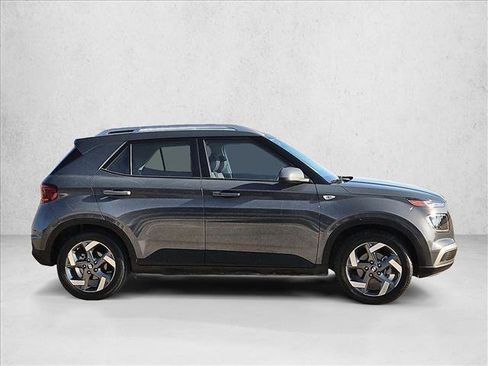 Used 2025 Hyundai Venue SEL FWD image 4