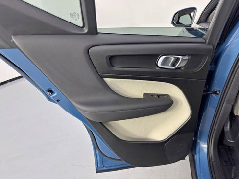 Used 2023 Volvo XC40 B5 Ultimate image 44
