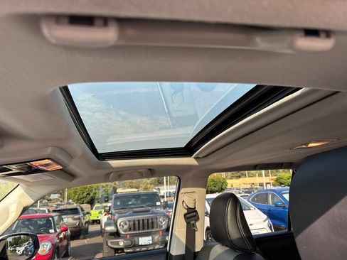 Used 2018 Toyota 4Runner SR5 Premium AWD/4WD image 5