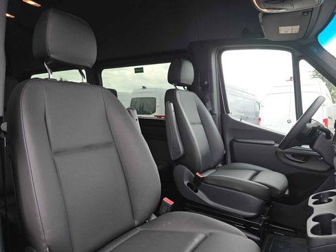 Used 2025 Mercedes-Benz Sprinter 2500 image 13