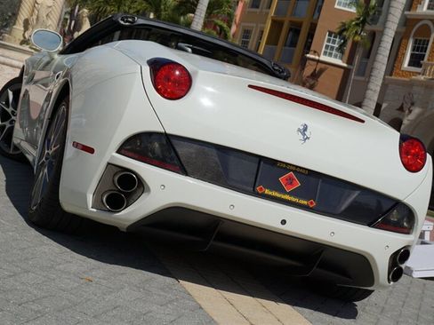 Used 2014 Ferrari California RWD image 63