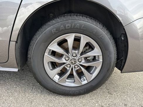 Used 2024 Toyota Sienna XLE image 10