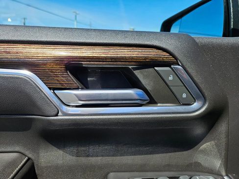 Used 2023 GMC Sierra 1500 Elevation image 18