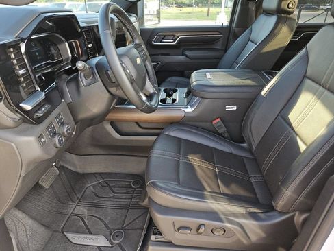 Used 2025 Chevrolet Silverado 2500 High Country w/ Technology Package AWD/4WD image 11
