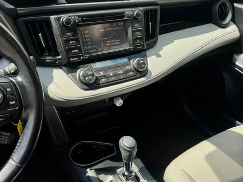 Used 2017 Toyota RAV4 XLE FWD image 17