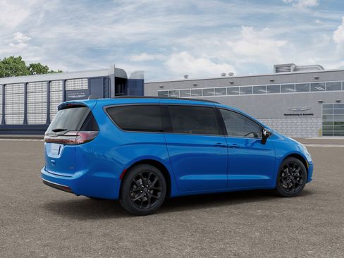 New 2026 Chrysler Pacifica Select image 5