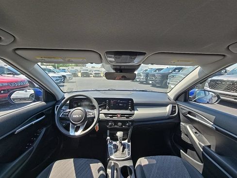 Used 2024 Kia Seltos LX AWD/4WD image 2