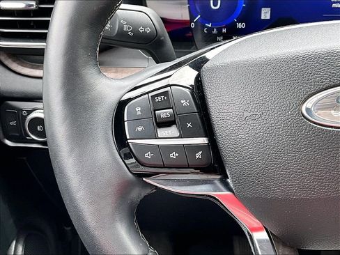 Used 2022 Ford Explorer Platinum w/ Equipment Group 601A AWD/4WD image 19