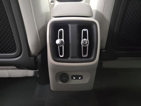 New 2025 Volvo XC40 B5 Plus w/ Protection Package Premier AWD/4WD image 30