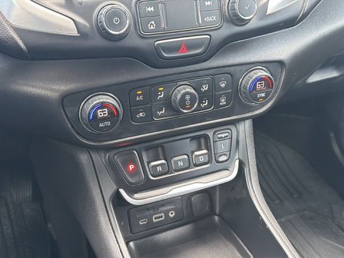 Used 2020 GMC Terrain SLE w/ Driver Convenience Package FWD image 22
