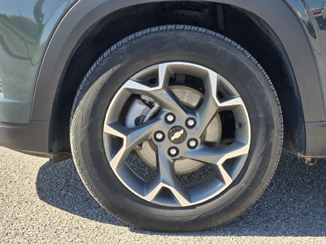 Used 2025 Chevrolet Trax LT FWD image 12