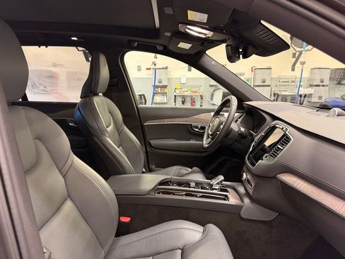 Used 2023 Volvo XC90 B6 Ultimate w/ Protection Package Premier image 29