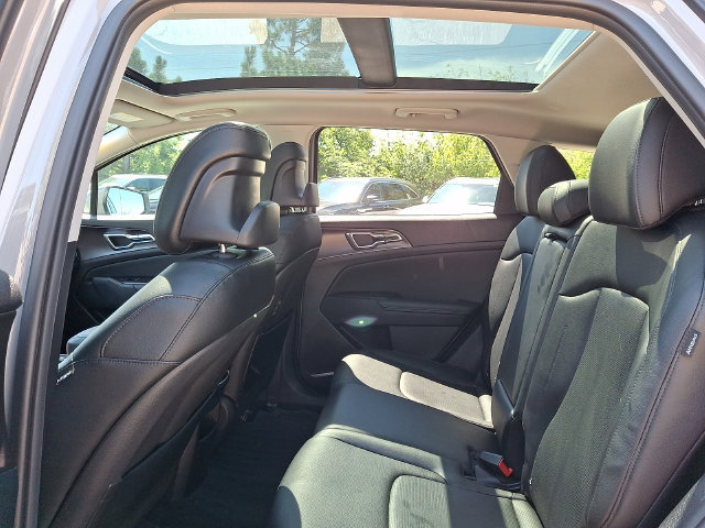 Certified 2026 Kia Sportage EX w/ EX Panorama Roof Package FWD image 11
