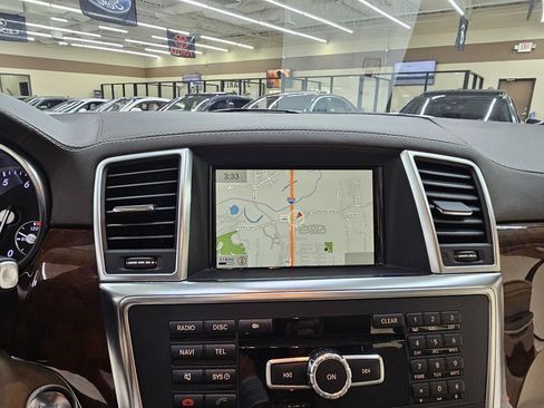 Used 2014 Mercedes-Benz GL 550 4MATIC image 34