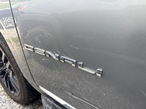Used 2023 GMC Yukon XL Denali AWD/4WD image 9