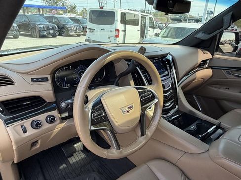 Used 2019 Cadillac Escalade Platinum w/ Escalade Sport Edition image 13