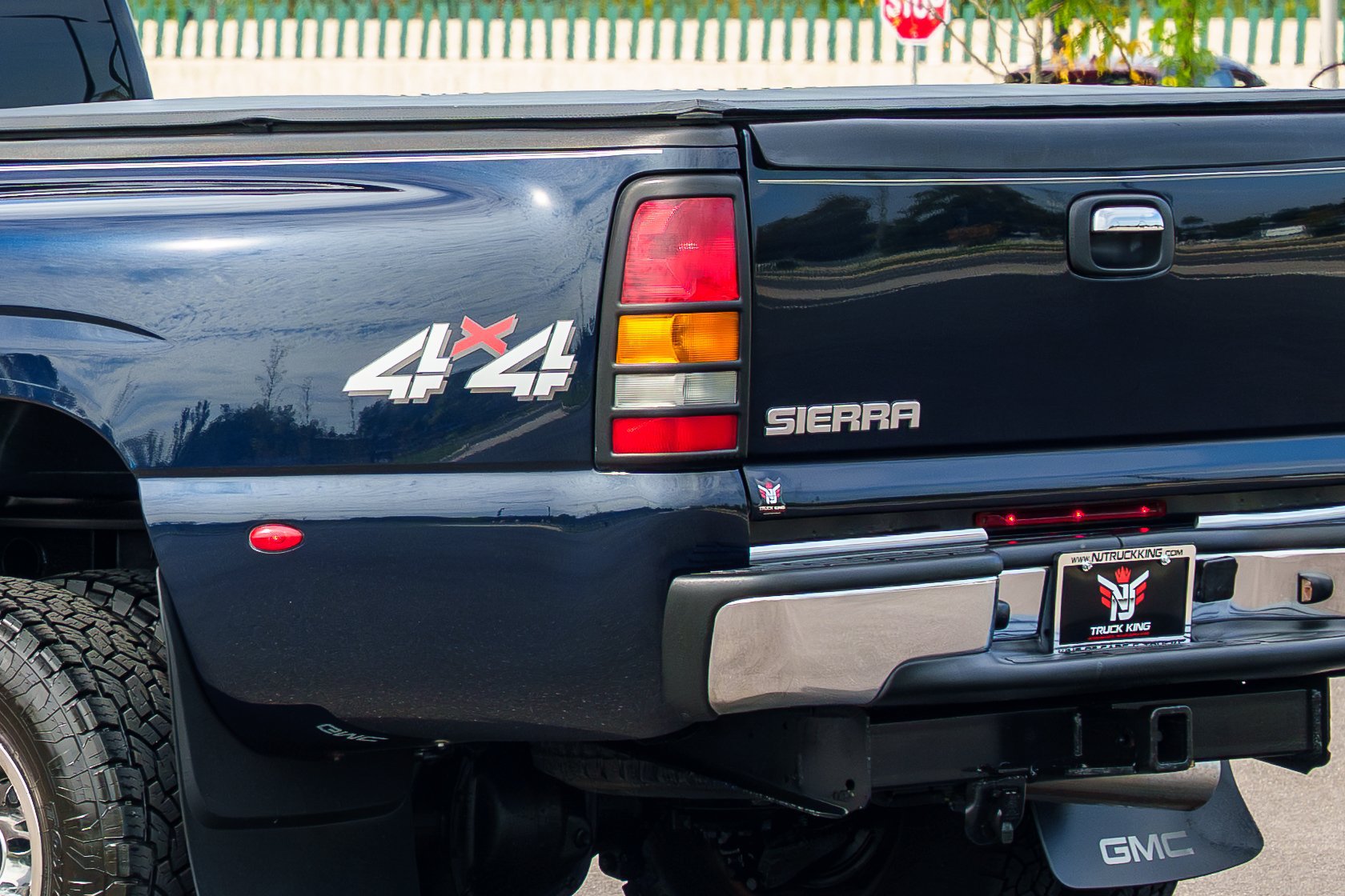 Used 2006 GMC Sierra 3500 SLE w/ Heavy-Duty Power Package AWD/4WD image 12