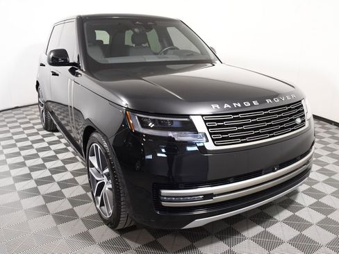 Certified 2025 Land Rover Range Rover SE image 9