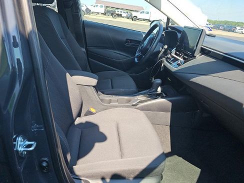 Used 2025 Toyota Corolla LE FWD image 11