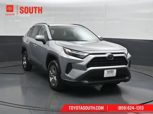 Used 2025 Toyota RAV4 XLE AWD/4WD image 4