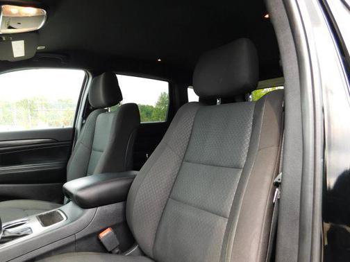 Used 2021 Jeep Grand Cherokee Laredo AWD/4WD image 18