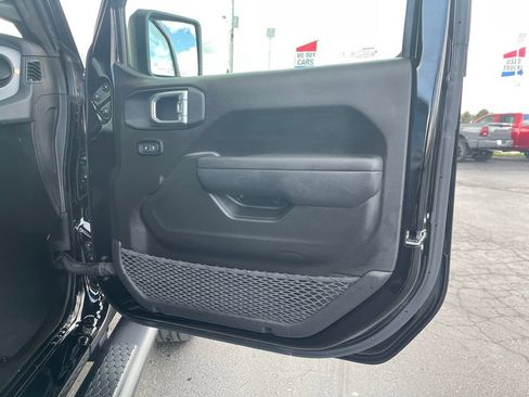 Used 2024 Jeep Wrangler Unlimited w/ Convenience Group AWD/4WD image 7
