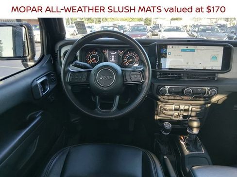 Used 2024 Jeep Gladiator Sport AWD/4WD image 10