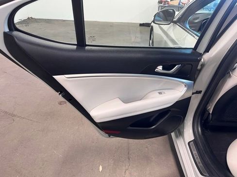 Used 2024 Genesis G70 2.5T image 18