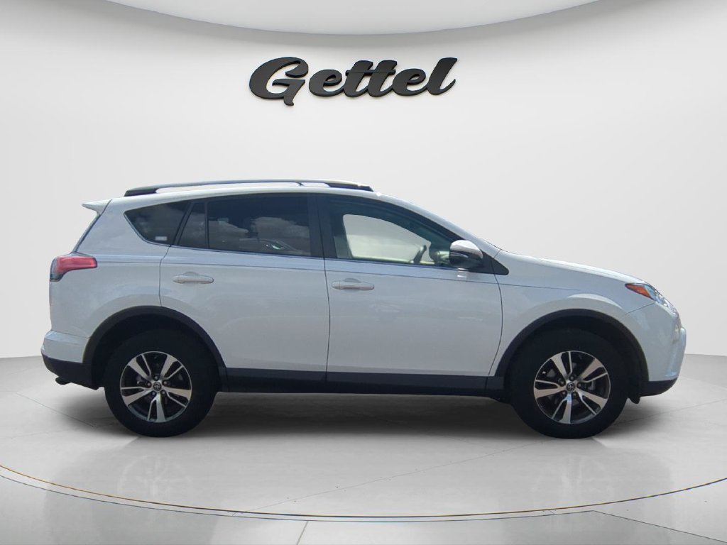 Used 2017 Toyota RAV4 XLE FWD image 4