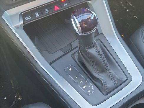 Used 2024 Audi Q3 2.0T Premium image 24